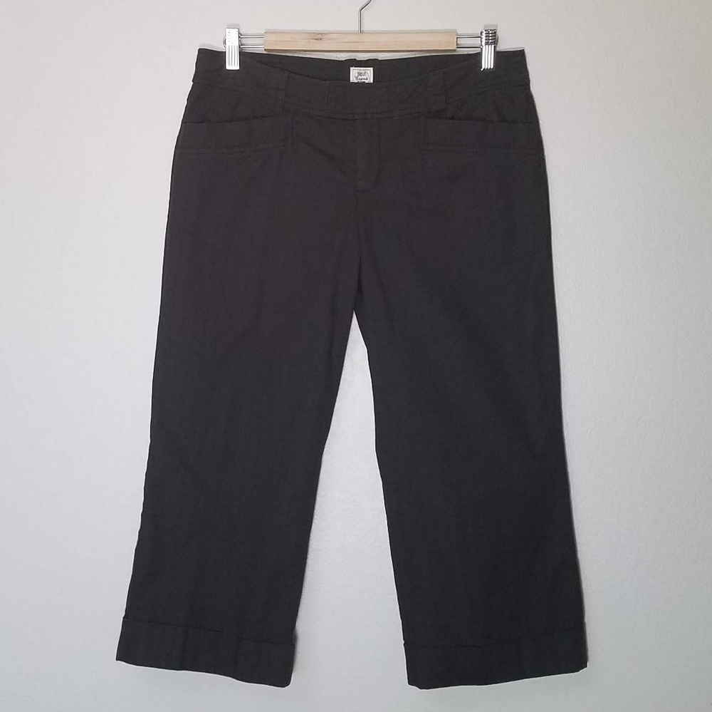 Esprit Cuffed Flattering Stripe Black Capri pants